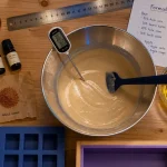 Formation savonnier : atelier de saponification sécurisé, pâte à savon et huiles
