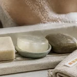 Savons dermatologiques : pain nettoyant et protection barrière cutanée